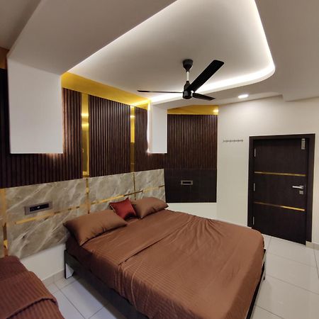 Sundar Lodge Tiruppatur Exterior foto
