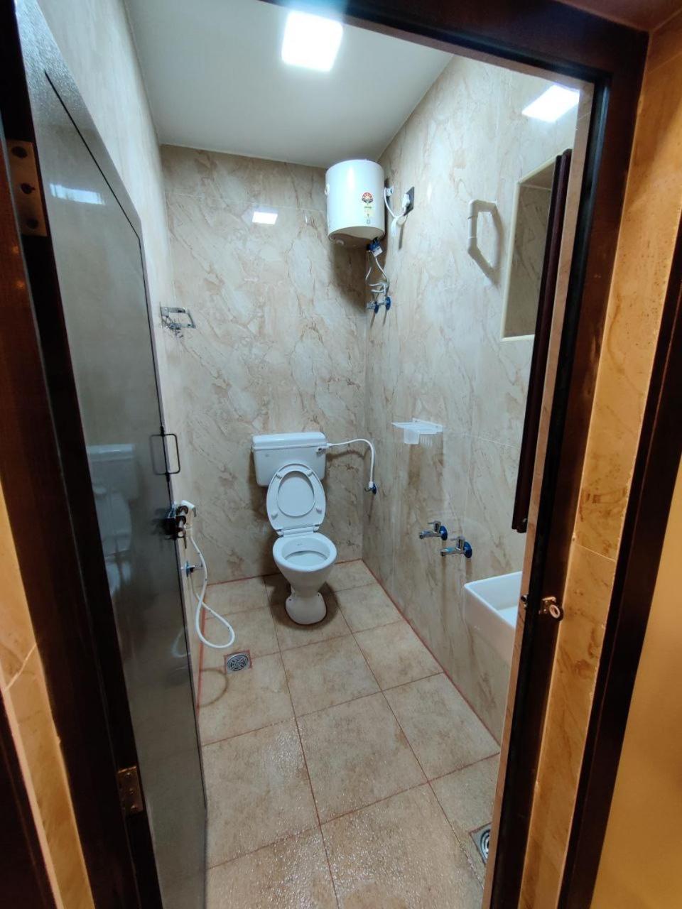 Sundar Lodge Tiruppatur Exterior foto